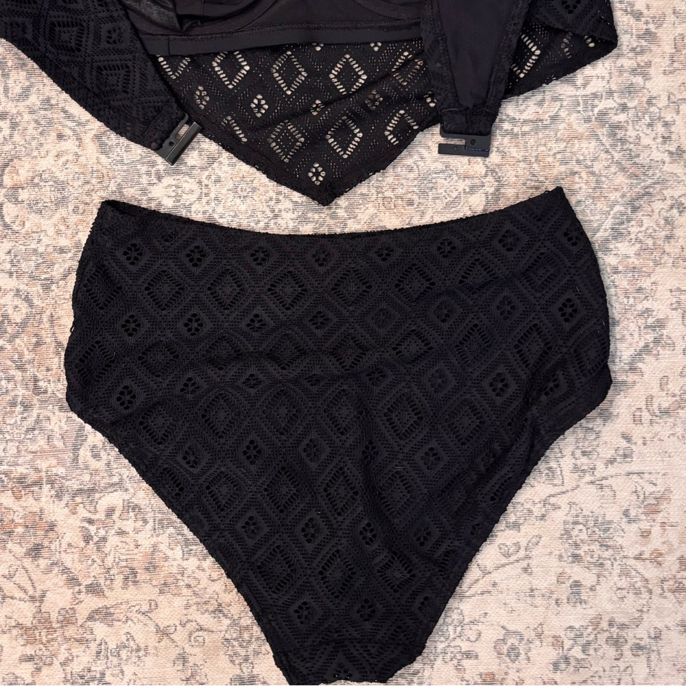 Black Halter Bikini Bottom Size 8 - Picture 5 of 5